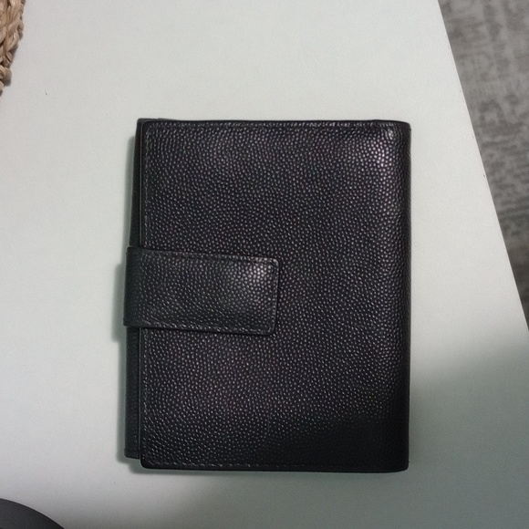 Salvatore Ferragamo Vara Bow Compact Wallet in Black Pebbled Leather - Picture 3 of 14